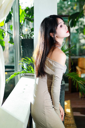 亚洲AV无码专区亚洲AV紧身裤